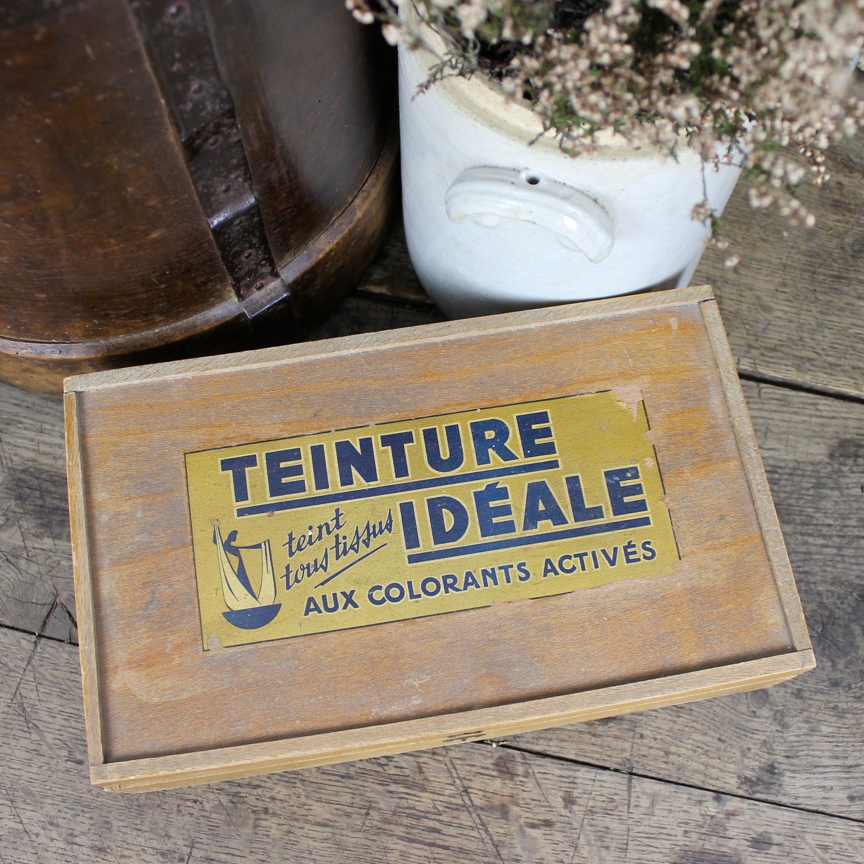 Vintage French Teinture Idéale Advertising Box