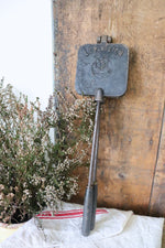 Load image into Gallery viewer, Antique Le Parisien Gaufre Iron
